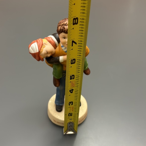 Brothers Figurine piggy back ride by Father Flanagan “He ain't heavy, Father…” - Picture 6 of 8
